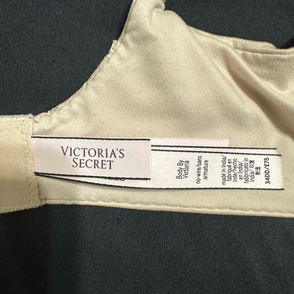 Nude Body by Victoria Lightly Lined Wireless Bra - Picture 4 of 4